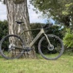 On a testé le Look E-765 Gravel, un gravel électrique de 13,8 kg aussi bien à l’aise sur les chemins que la route On a testé le Look E-765 Gravel, un gravel électrique de 13,8 kg aussi bien à l’aise sur les chemins que la route