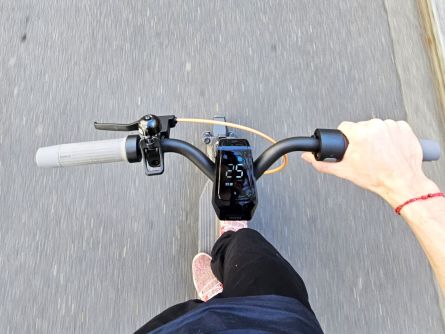 On ne peut parler de grande agilité, mais la conduite est agréable. // Source : M. Lauraux pour Frandroid