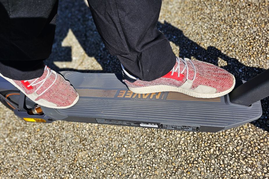 Navee GT3 Max deck surface