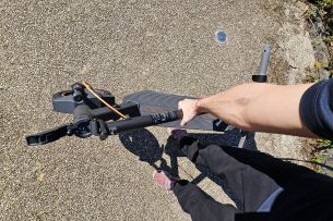 Avec plus de 23 kg, porter la GT3 Max est difficile. // Source : M. Lauraux pour Frandroid