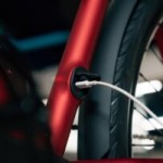Voici le premier vélo électrique qui se recharge en USB-C : pourquoi c’est une révolution Voici le premier vélo électrique qui se recharge en USB-C : pourquoi c’est une révolution