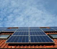 Les panneaux solaires sur les toits permettraient de fournir 2/3 de l’électricité mondiale