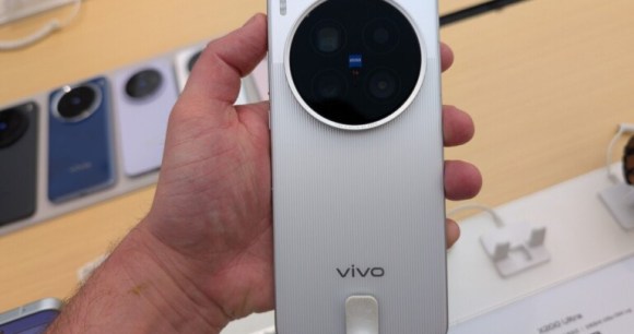On a pris en main le Vivo X200 Ultra : vraiment une mauvaise idée de copier cette fonction de l’iPhone 16