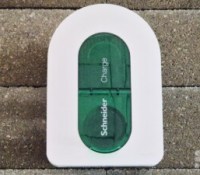 On a testé la borne de recharge Schneider Charge : simple, efficace et puissante