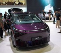 À bord du Xpeng X9 : quand la Chine ressuscite l&rsquo;esprit de la Renault Espace originelle