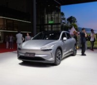 On est montés à bord de la voiture électrique à 20 000 € qui fait trembler la Tesla Model Y