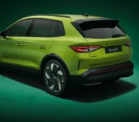 Skoda fait mieux que Volkswagen avec son SUV électrique compact très performant