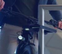 Cet antivol semi-automatique pour vélos et trottinettes électriques innove avec son système d’attache inédit