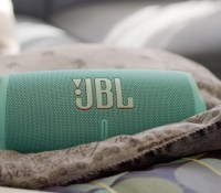 La très bonne enceinte JBL Charge 5 est à moitié prix maintenant que le nouveau modèle est sorti