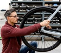 Les vélos électriques reconditionnés ont explosé en France, et ils sont plus récents que vous ne le pensez