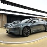 Les voitures électriques sont-elles vraiment plus polluantes qu’une hybride ? Démêlons le vrai du faux après les propos du patron de Toyota Les voitures électriques sont-elles vraiment plus polluantes qu’une hybride ? Démêlons le vrai du faux après les propos du patron de Toyota
