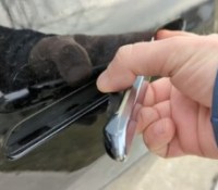 Poignée de porte d'une Tesla Model 3
