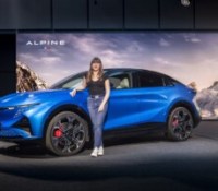 On est montés à bord de l’Alpine A390 électrique : trois moteurs pour une puissance phénoménale
