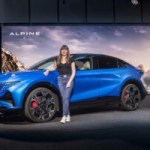 On est montés à bord de l’Alpine A390 électrique : trois moteurs pour une puissance phénoménale On est montés à bord de l’Alpine A390 électrique : trois moteurs pour une puissance phénoménale
