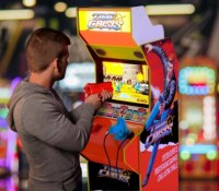 Haut les mains : la borne d&rsquo;arcade Time Crisis avec deux pistolets est bradée à -30 % sur Amazon