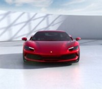 Voici le point commun étonnant entre l’iPhone et la première voiture électrique de Ferrari