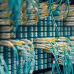 En plus de la vente de SFR, les 7 millions de lignes de fibre de XpFibre pourraient revenir à des fonds étrangers En plus de la vente de SFR, les 7 millions de lignes de fibre de XpFibre pourraient revenir à des fonds étrangers