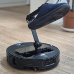 Le Roborock Saros Z70, avec son surprenant bras articulé, aspire presque la moitié de son prix Le Roborock Saros Z70, avec son surprenant bras articulé, aspire presque la moitié de son prix