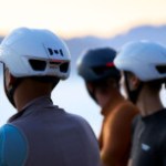 Ce casque vélo est équipé d’un intercom pour discuter avec ses amis Ce casque vélo est équipé d’un intercom pour discuter avec ses amis