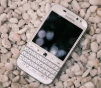 Onze ans plus tard, le BlackBerry Classic est de retour et il n&rsquo;a plus rien à voir