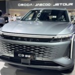 On est montés à bord du SUV hybride rechargeable chinois qui débarque en France : voici le Chery Omoda C9 On est montés à bord du SUV hybride rechargeable chinois qui débarque en France : voici le Chery Omoda C9