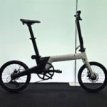 On a vu l’un des vélos pliants électriques les plus compacts du monde : il rentre même dans une valise On a vu l’un des vélos pliants électriques les plus compacts du monde : il rentre même dans une valise