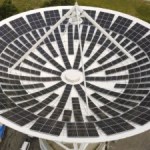 Ces antennes paraboliques oubliées deviennent des centrales solaires à haut rendement Ces antennes paraboliques oubliées deviennent des centrales solaires à haut rendement