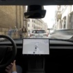Les Tesla pourraient enfin se conduire (presque) toutes seules en Europe : voici la date visée