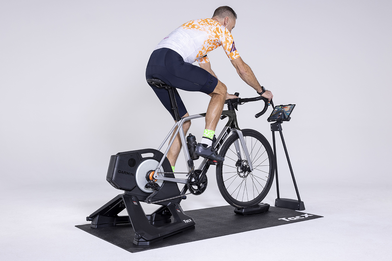 Le Tacx Neo 3M avec le Zwift Cog