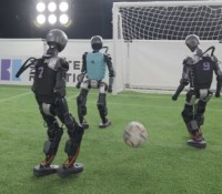 Pour sa RoBoLeague la Chine peut compter sur Booster Robotics pour se fournir en robots.