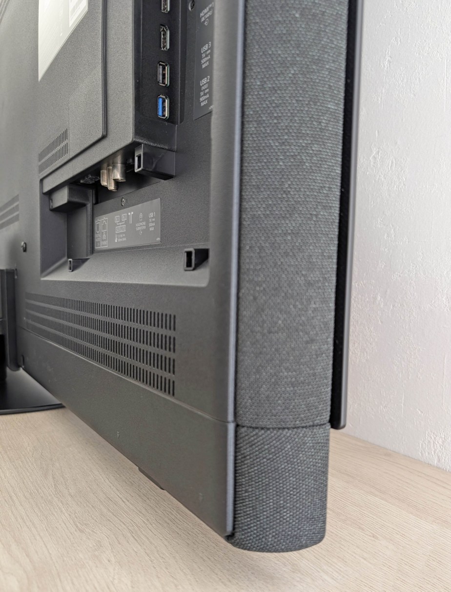 Panasonic 55Z95B // Source : Sylvain Pichot - Frandroid