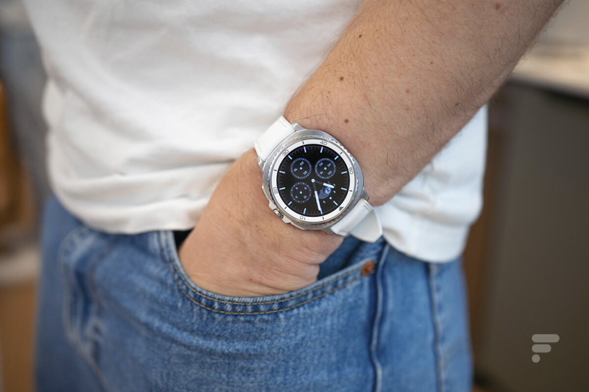 La Samsung Galaxy Watch 8 Classic // Source : Geoffroy Husson - Frandroid La Samsung Galaxy Watch 8 Classic // Source : Geoffroy Husson - Frandroid