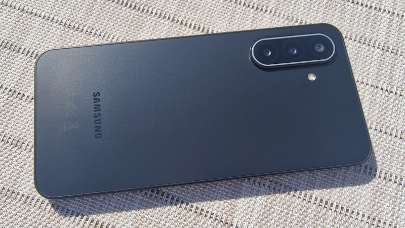 Grâce aux Galaxy A, Samsung signe une mini-victoire contre Apple (mais Apple reste le grand gagnant)