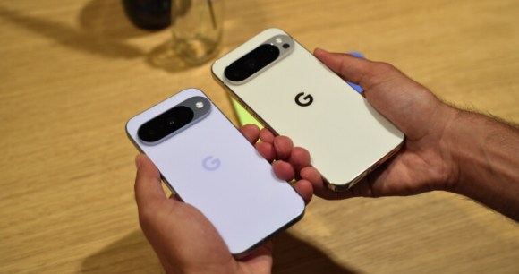 Google Pixel 10 et Pixel 10 Pro // Source : Robin Wycke - Frandroid Google Pixel 10 et Pixel 10 Pro // Source : Robin Wycke - Frandroid