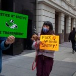 Faut-il quitter Spotify ? Voici pourquoi la plateforme de streaming pourrait faire face à un boycott sans précédent Faut-il quitter Spotify ? Voici pourquoi la plateforme de streaming pourrait faire face à un boycott sans précédent