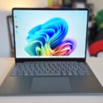 Test du Microsoft Surface Laptop 13 (2025) : petit, mimi, mais en retard Test du Microsoft Surface Laptop 13 (2025) : petit, mimi, mais en retard