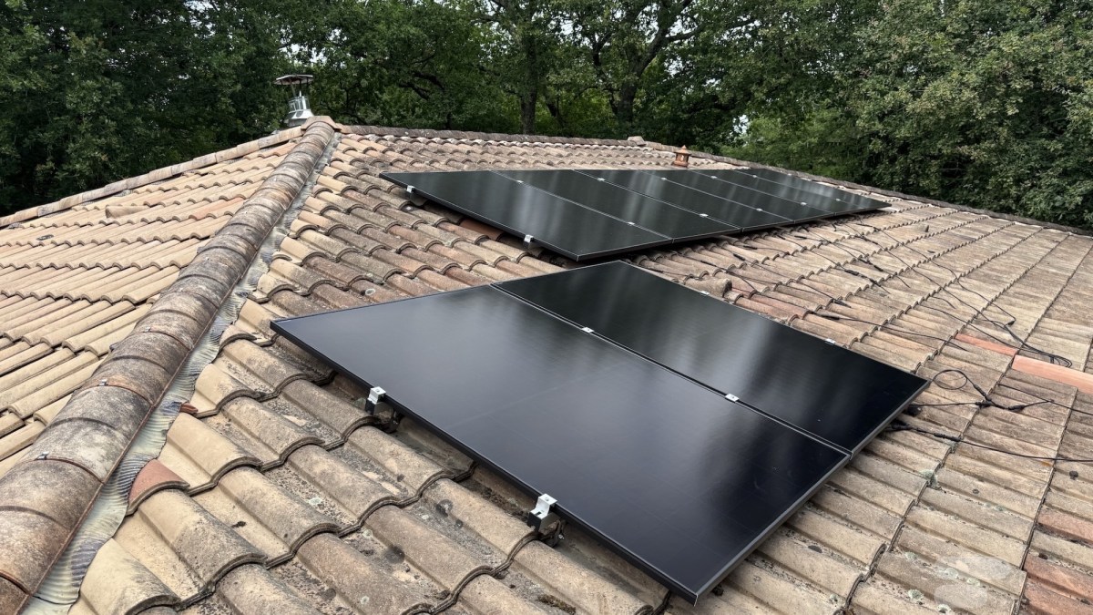 Même à 100 mètres, un toit solaire vous pousse à acheter une voiture électrique
