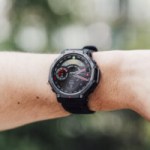 Cette montre outdoor taillée pour l’aventure, notée 9/10, rivalise avec Garmin et tombe à moins de 320 €