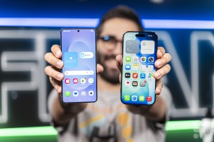 Apple iPhone Air (à droite) vs Samsung Galaxy S25 Edge // Source : Chloé Pertuis - Frandroid