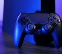 Manette Sony DualSense noire // Source : Louise Audry pour Numerama Manette Sony DualSense noire // Source : Louise Audry pour Numerama