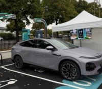 Xpeng G6 qui charge sur uen borne Electra 600 kW  à Lyon