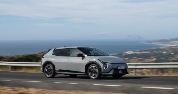 kia-ev4-gt-line-wolf-gray-dynamic-digital-1920×1080-010