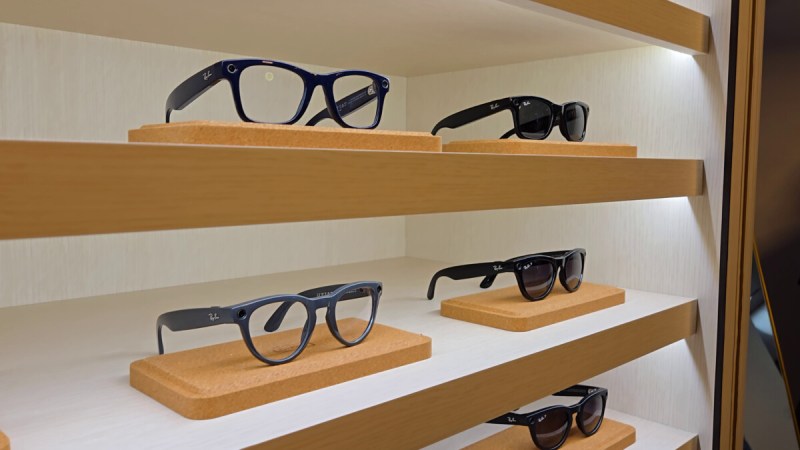 Les lunettes connectées de Meta surprise en train d’enregistrer des conversations sans consentement