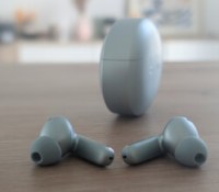 Les OnePlus Buds 4 et leur étui de recharge