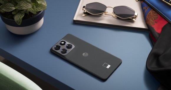 Le Motorola edge70 s'impose comme l'un des plus fins du marché // Source : Motorola Le Motorola edge70 s'impose comme l'un des plus fins du marché // Source : Motorola