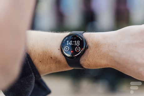 La Google Pixel Watch 4 // Source : Chloé Pertuis - Frandroid