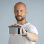 « Votre voix, amplifiée par l’IA » : un Français de Shenzhen défie Plaud et le projet OpenAI-Jony Ive « Votre voix, amplifiée par l’IA » : un Français de Shenzhen défie Plaud et le projet OpenAI-Jony Ive