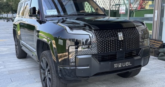 Yangwang U8L (BYD) Yangwang U8L (BYD)