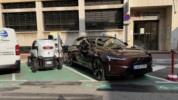 Mais ce n'était pas facile de manoeuvrer l'ES90 de 5m dans cette petite rue.