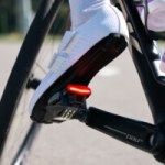 Cette pédale pour vélo peut être vue des automobilistes jusqu&rsquo;à 1 km